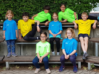 Verkauf von Kleidungsstücken: Mädchen und Jungen T-Shirts sowie Sweatshirt-Jacke mit dem Logo des Fördervereins Mariengrundschule Roxel